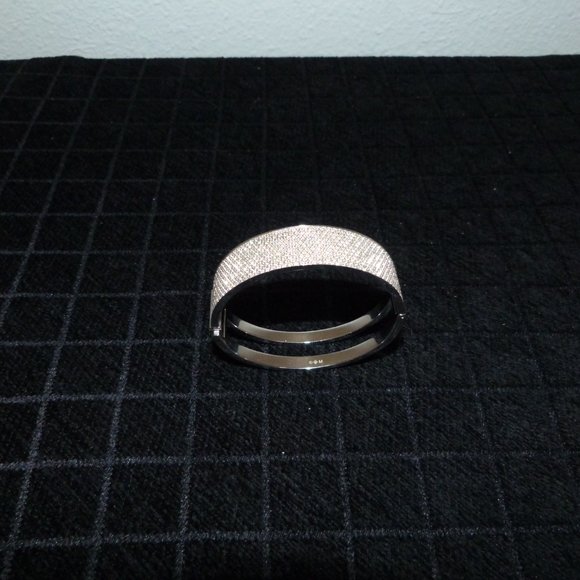 Swarovski Crystal INTERVALLE Wide Bangle Bracelet Size M - Picture 5 of 5